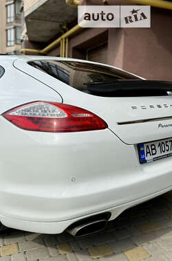 Фастбэк Porsche Panamera 2012 в Виннице