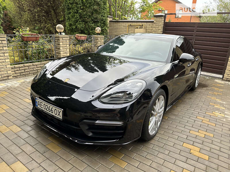 Фастбек Porsche Panamera 2017 в Дніпрі