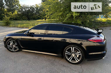 Фастбек Porsche Panamera 2010 в Дніпрі