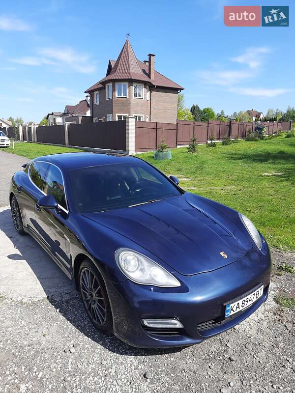 Фастбек Porsche Panamera 2011 в Києві