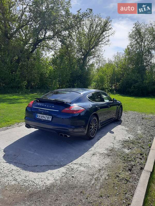 Фастбек Porsche Panamera 2011 в Києві