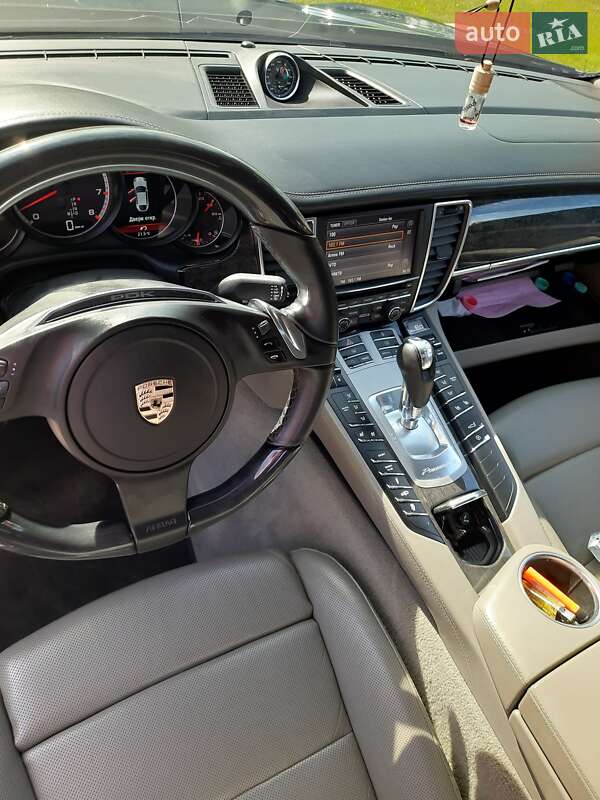 Фастбек Porsche Panamera 2011 в Києві