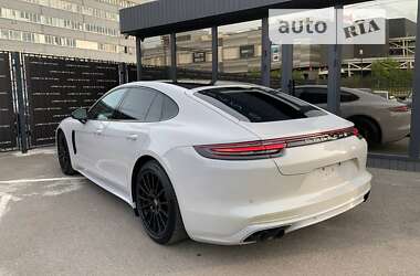 Фастбэк Porsche Panamera 2018 в Киеве