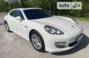 Фастбек Porsche Panamera 2012 в Києві