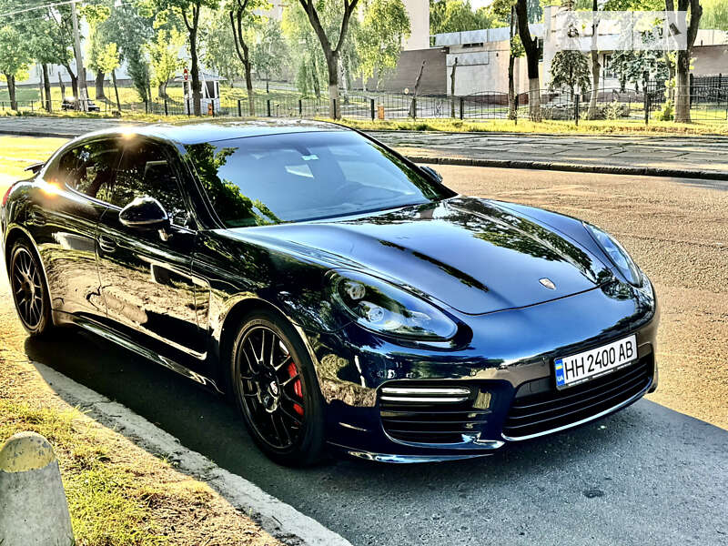 Фастбэк Porsche Panamera 2014 в Киеве