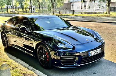 Фастбэк Porsche Panamera 2014 в Киеве