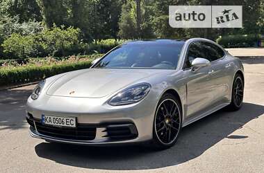 Седан Porsche Panamera 2020 в Киеве