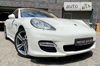 Фастбэк Porsche Panamera 2011 в Киеве