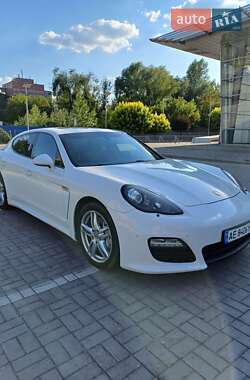 Фастбэк Porsche Panamera 2012 в Киеве