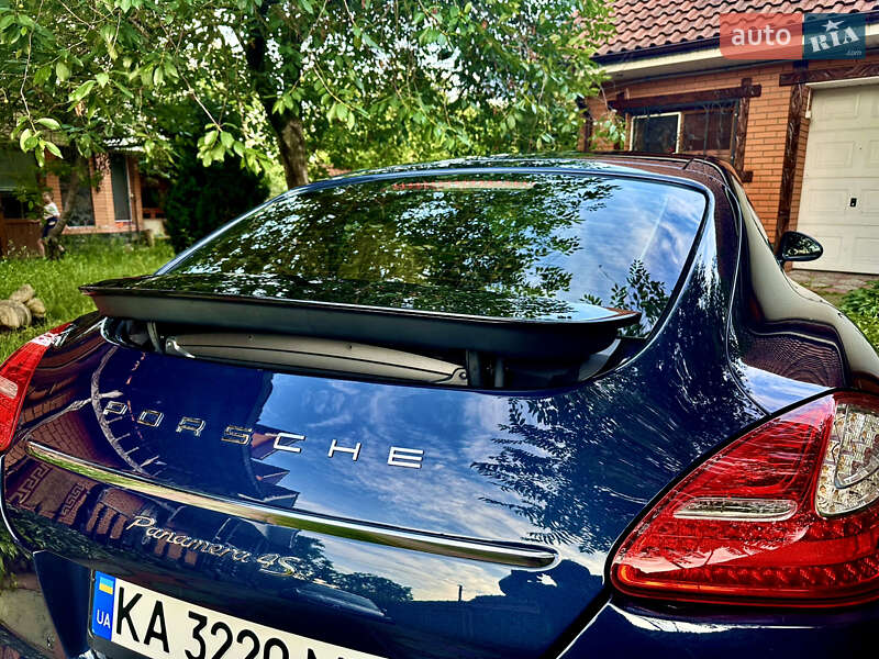 Фастбэк Porsche Panamera 2013 в Киеве