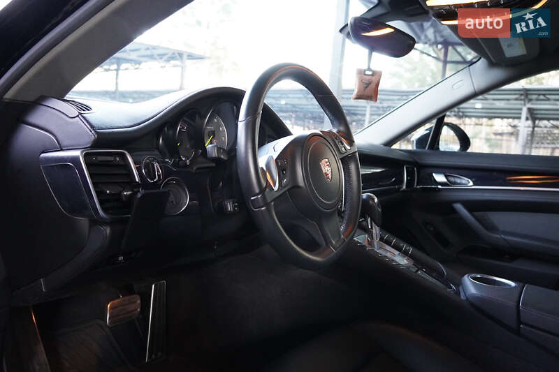 Фастбэк Porsche Panamera 2014 в Киеве