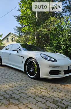 Фастбэк Porsche Panamera 2013 в Львове