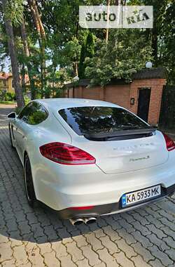 Фастбэк Porsche Panamera 2013 в Львове