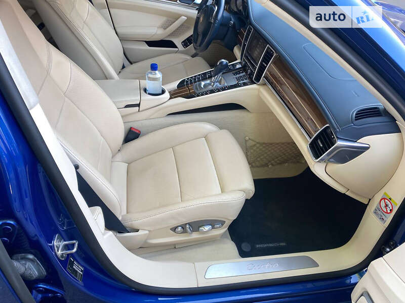 Фастбэк Porsche Panamera 2011 в Днепре