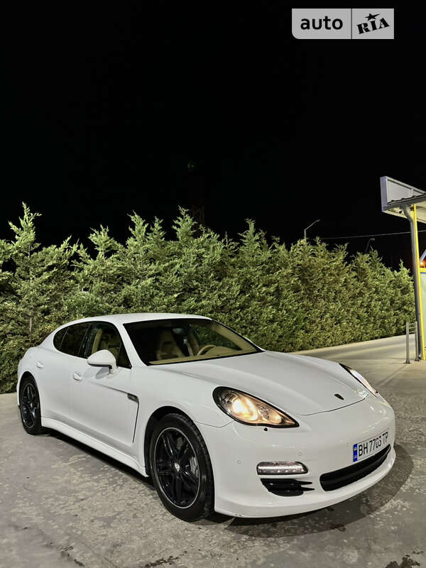 Фастбэк Porsche Panamera 2011 в Одессе
