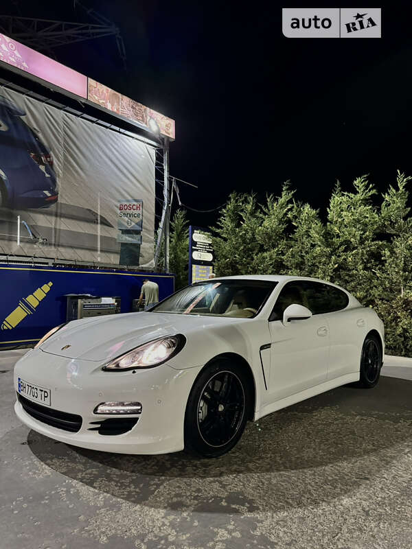 Фастбэк Porsche Panamera 2011 в Одессе