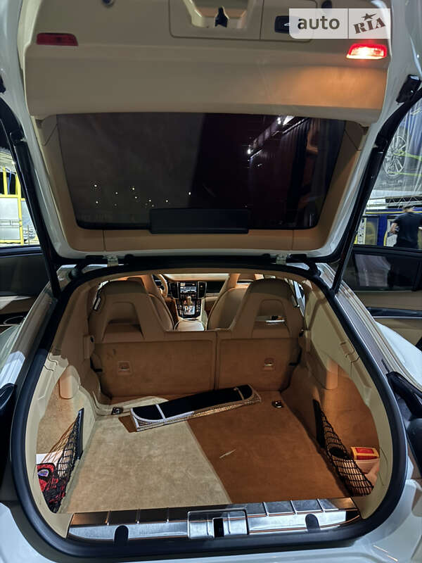 Фастбэк Porsche Panamera 2011 в Одессе