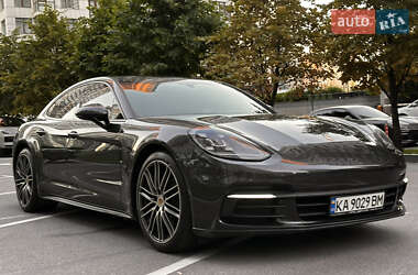 Фастбэк Porsche Panamera 2018 в Киеве