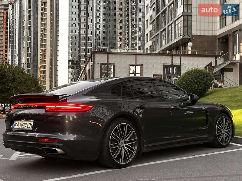 Фастбек Porsche Panamera 2018 в Києві