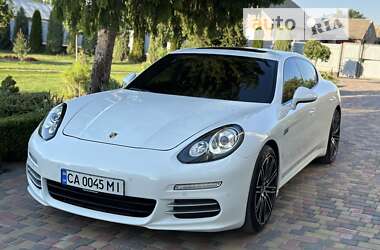 Фастбэк Porsche Panamera 2015 в Черкассах