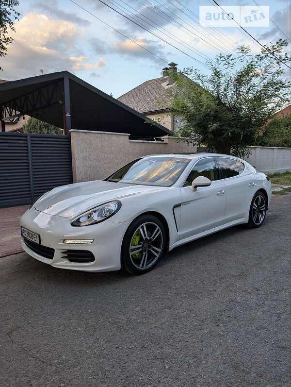 Фастбек Porsche Panamera 2014 в Ужгороді фото 7 Фастбек Porsche Panamera 2014 в Ужгороді