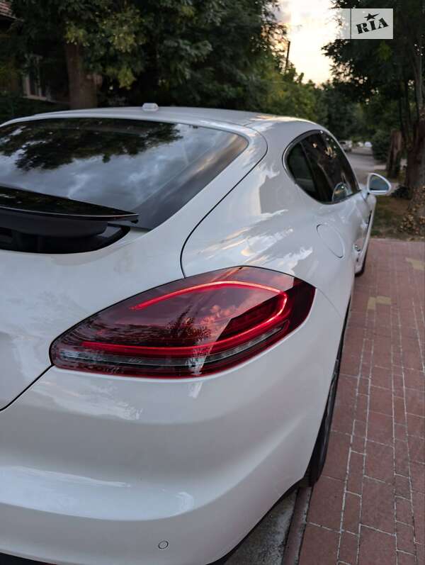 Фастбек Porsche Panamera 2014 в Ужгороді фото 16 Фастбек Porsche Panamera 2014 в Ужгороді