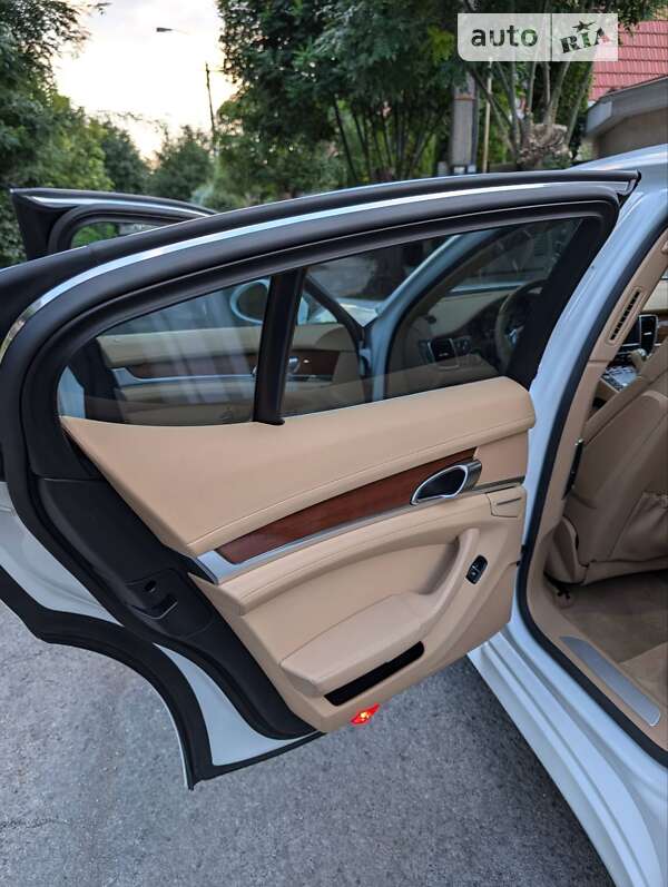 Фастбек Porsche Panamera 2014 в Ужгороді фото 26 Фастбек Porsche Panamera 2014 в Ужгороді
