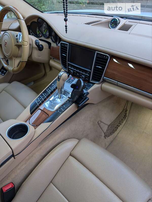 Фастбек Porsche Panamera 2014 в Ужгороді фото 39 Фастбек Porsche Panamera 2014 в Ужгороді