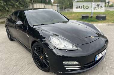 Фастбэк Porsche Panamera 2010 в Тернополе