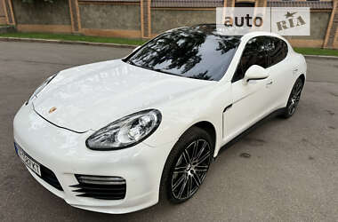 Фастбек Porsche Panamera 2010 в Києві