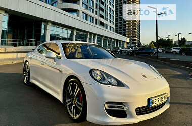 Фастбек Porsche Panamera 2011 в Києві