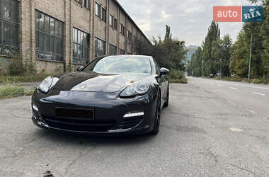 Лифтбек Porsche Panamera 2009 в 