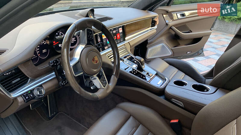 Фастбэк Porsche Panamera 2016 в Киеве