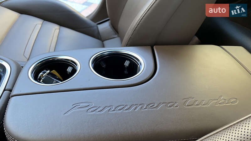 Фастбэк Porsche Panamera 2016 в Киеве