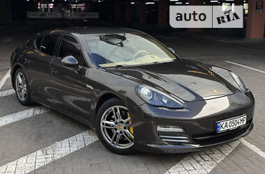 Фастбек Porsche Panamera 2012 в Києві