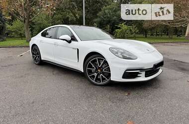 Фастбек Porsche Panamera 2018 в Одесі