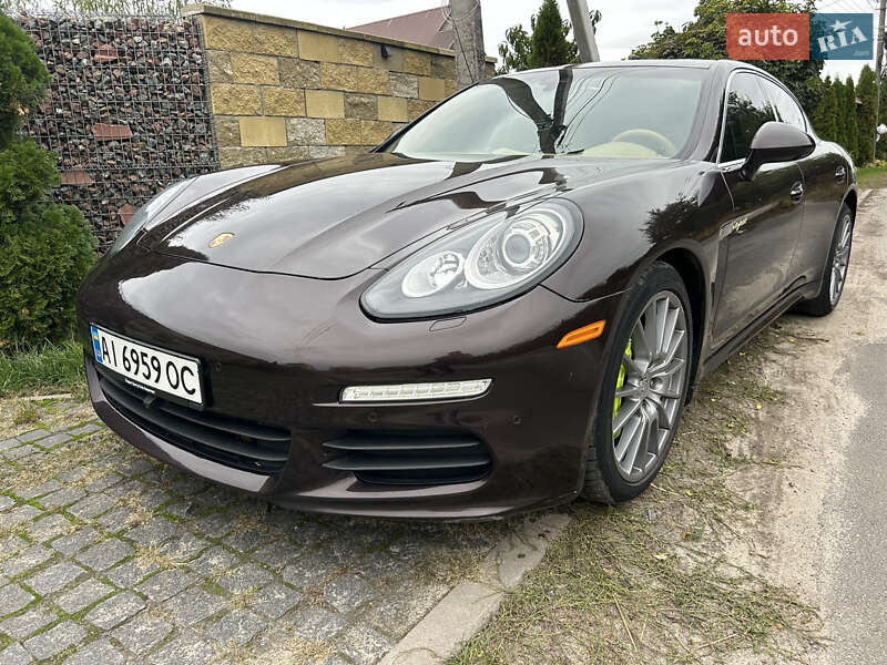 Фастбэк Porsche Panamera 2013 в Ирпене