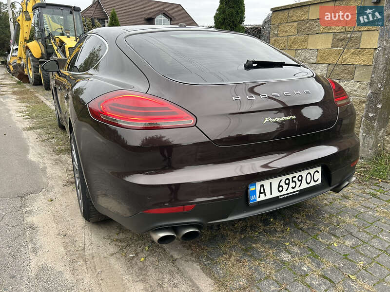 Фастбэк Porsche Panamera 2013 в Ирпене