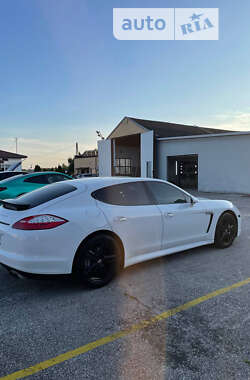 Фастбек Porsche Panamera 2011 в Києві