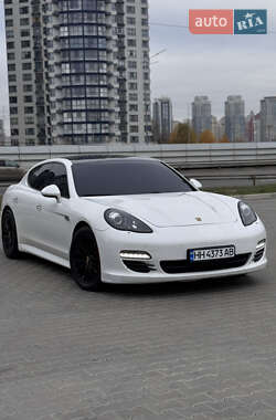 Фастбек Porsche Panamera 2011 в Києві