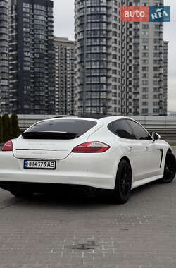 Фастбек Porsche Panamera 2011 в Києві