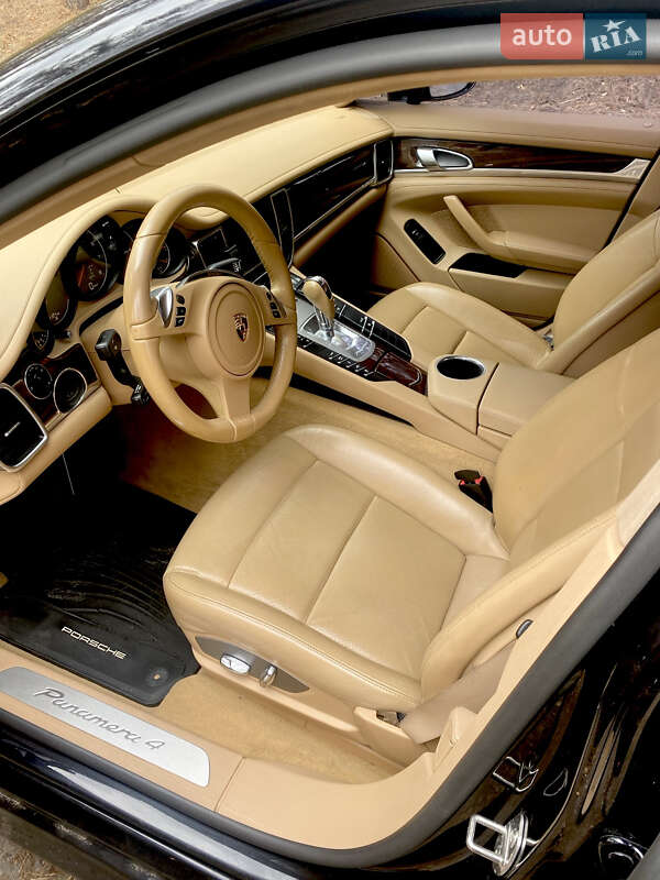 Фастбэк Porsche Panamera 2010 в Харькове