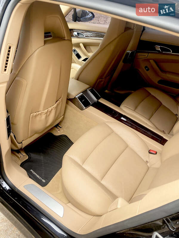 Фастбэк Porsche Panamera 2010 в Харькове