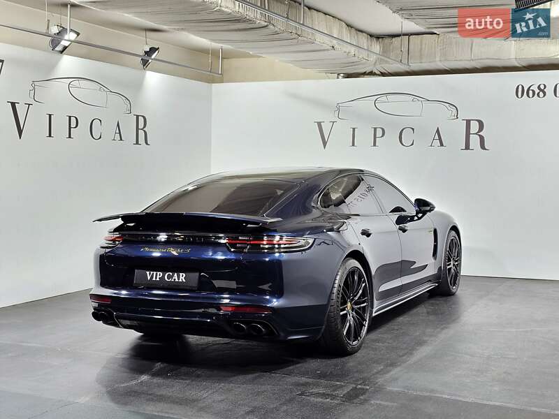 Фастбэк Porsche Panamera 2017 в Киеве