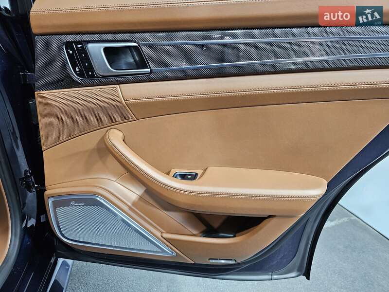 Фастбэк Porsche Panamera 2017 в Киеве