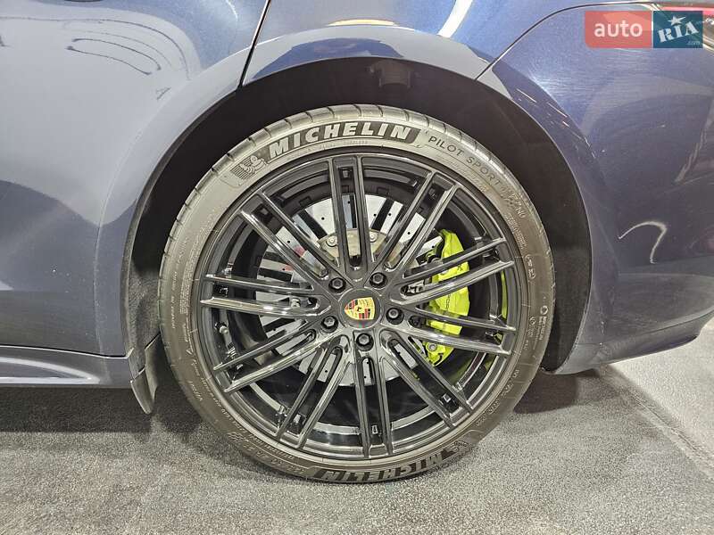 Фастбэк Porsche Panamera 2017 в Киеве