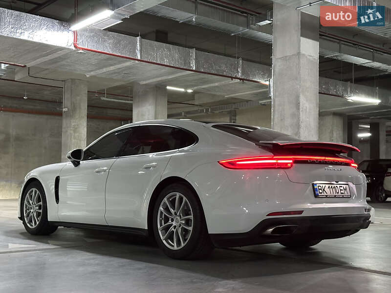 Фастбек Porsche Panamera 2017 в Львові