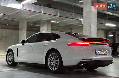 Фастбэк Porsche Panamera 2017 в 