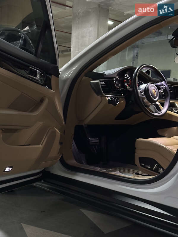 Фастбек Porsche Panamera 2017 в Львові