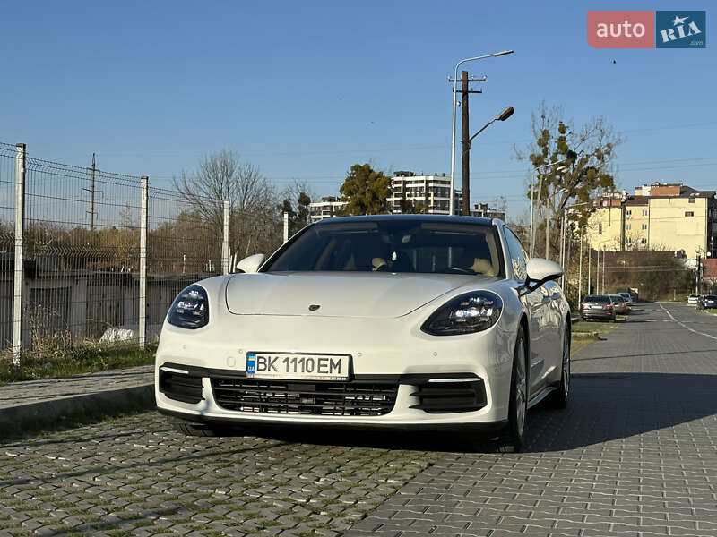 Фастбек Porsche Panamera 2017 в Львові